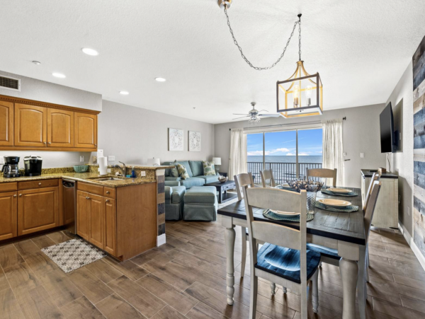Beachfront Vacation Condo in Indian Rocks Sleeps Six